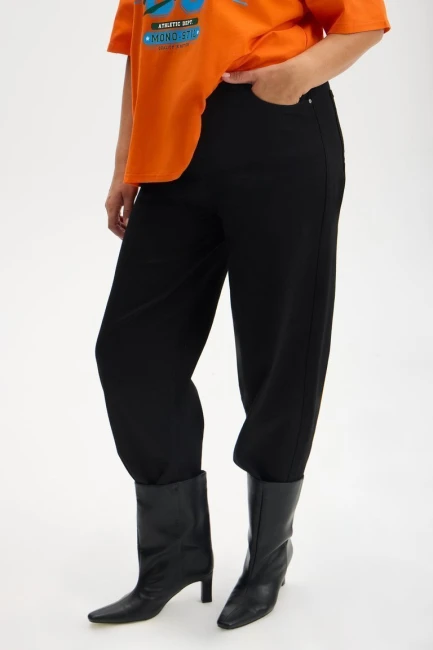 Джинсы бананы из черного денима – фото – Plus Size 50–64 – Моно-Стиль
