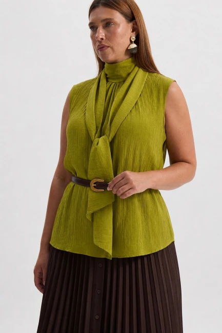 Топ из жатой поливискозы с декоративным шарфом – фото – Plus Size 50–64 – Моно-Стиль