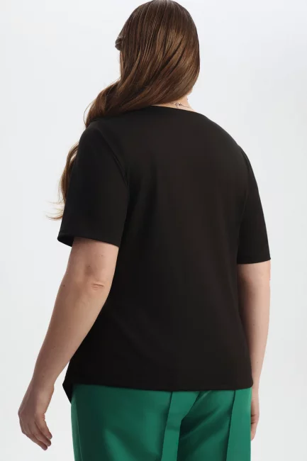 Футболка с декоративной драпировкой