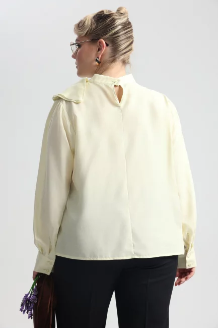 Блузка из поливискозы с бантом