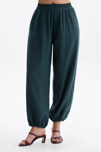 Брюки баллоны из тенселя изумрудного цвета – фото – Plus Size 50–64 – Моно-Стиль
