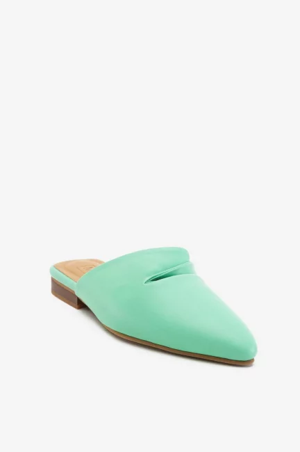 Мюли с острым мысом из салатовой кожи