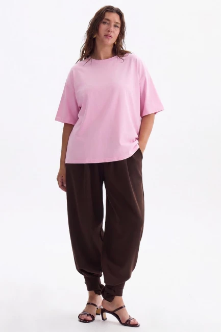 Розовая оверсайз футболка – фото – Plus Size 50–64 – Моно-Стиль