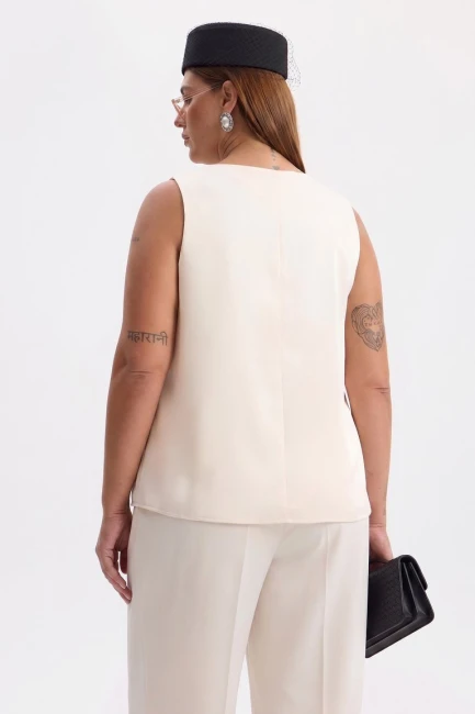 Однослойный топ на широких лямках – фото – Plus Size 50–64 – Моно-Стиль