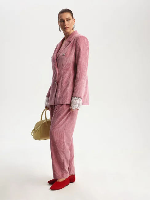 Жакет полуприталенного силуэта из вельвета