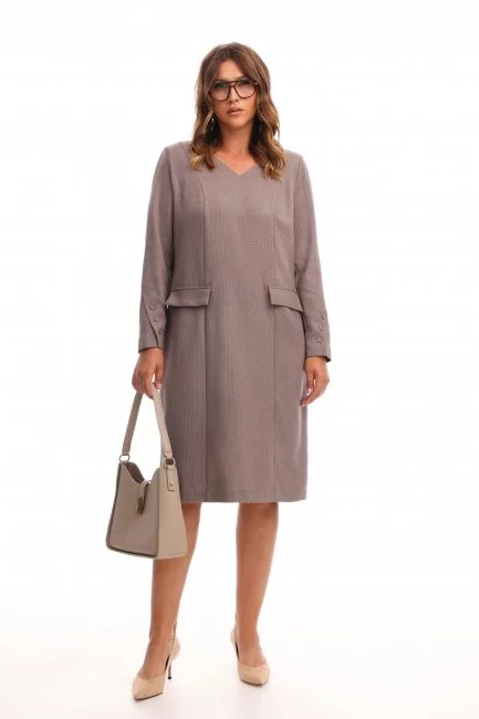 Платье а-силуэта с треугольным вырезом Платье а-силуэта с треугольным вырезом