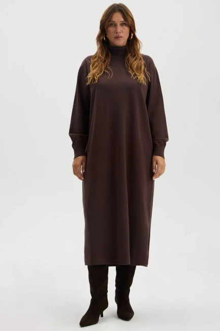 Платье-свитер с высоким воротником – фото – Plus Size 50–64 – Моно-Стиль
