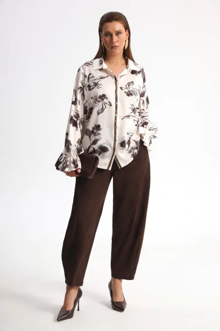 Блузка из поливискозы с черным принтом