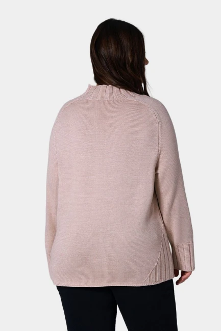 Джемпер relax fit с асимметричным воротом – фото – Plus Size 50–64 – Моно-Стиль