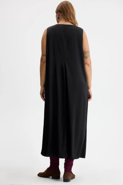 Платье в бельевом стиле черного цвета – фото – Plus Size 50–64 – Моно-Стиль
