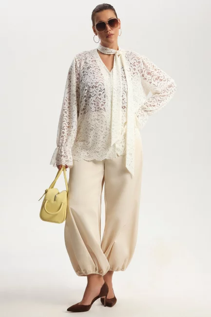 Блузка с бантом лавальер из кружева