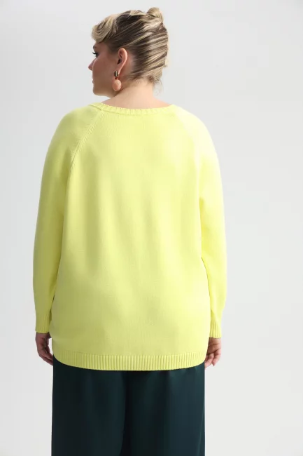 Пуловер из вискозы желтого цвета