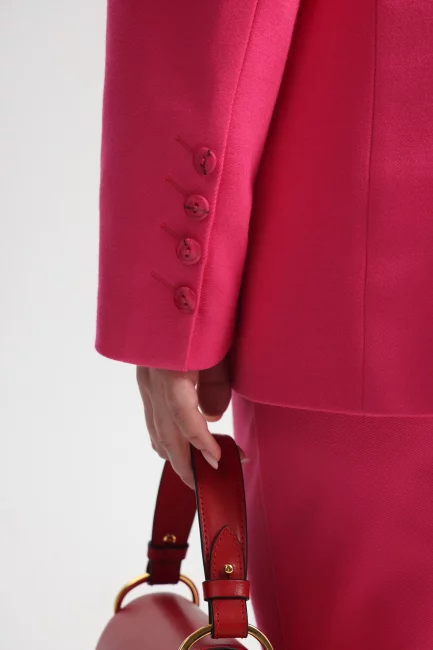 Жакет с двумя шлицами и отделкой кружевом