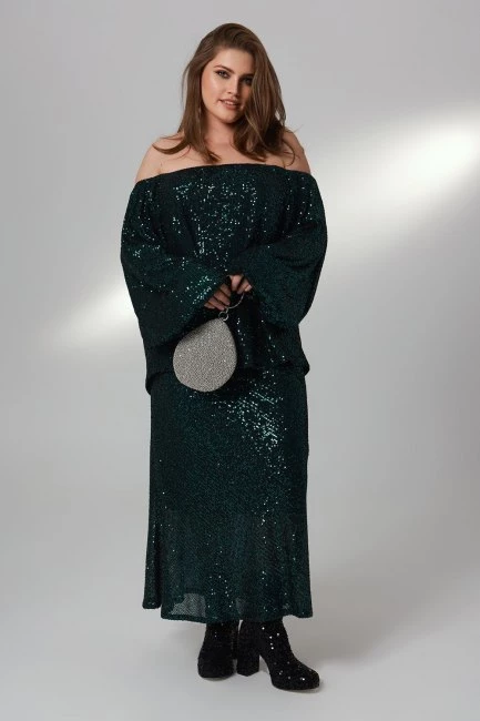 Блузка со спущенным плечом и пайетками на подкладке