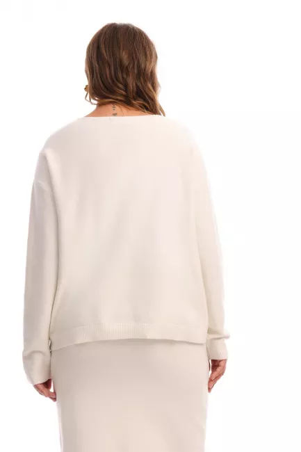 Костюм юбка и джемпер с фигурным вырезом