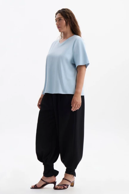 Футболка голубого цвета с принтом – фото – Plus Size 50–64 – Моно-Стиль