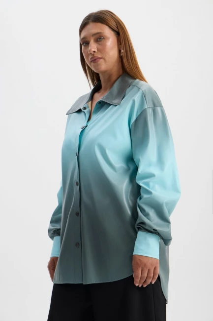 Куртка рубашка из экокожи с принтом деграде – фото – Plus Size 50–64 – Моно-Стиль
