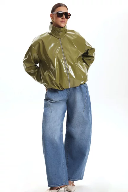 Бомбер с хлястиком из лаковой экокожи