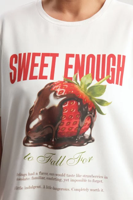 Футболка трикотаж с принтом клубника