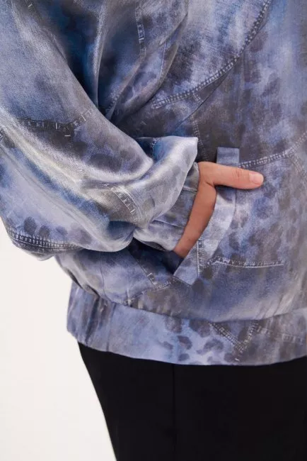 Бомбер из смесовой вискозы с эффектом мокрого шелка