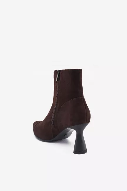 Ботильоны из замши с острым мысом