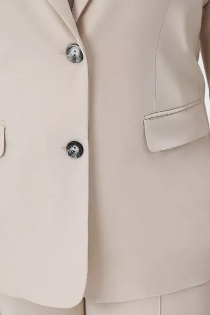 Жакет в европейском стиле молочного оттенка