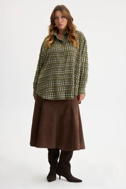Рубашка оверсайз с деконструкцией и клеткой – фото – Plus Size 50–64 – Моно-Стиль