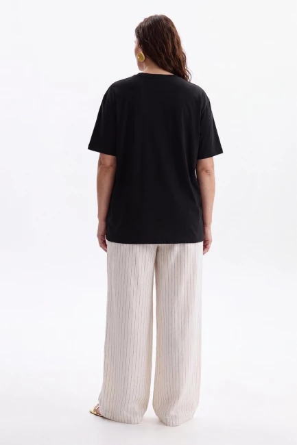 Футболка классическая черного цвета – фото – Plus Size 50–64 – Моно-Стиль