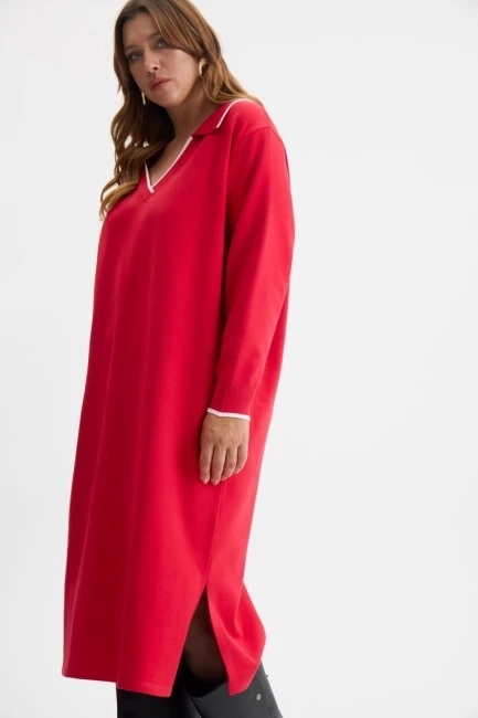 Платье из вязаной поливискозы с воротником – фото – Plus Size 50–64 – Моно-Стиль