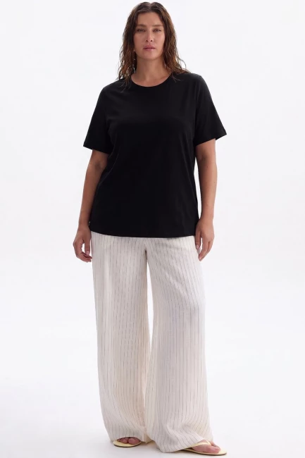 Футболка классическая черного цвета – фото – Plus Size 50–64 – Моно-Стиль