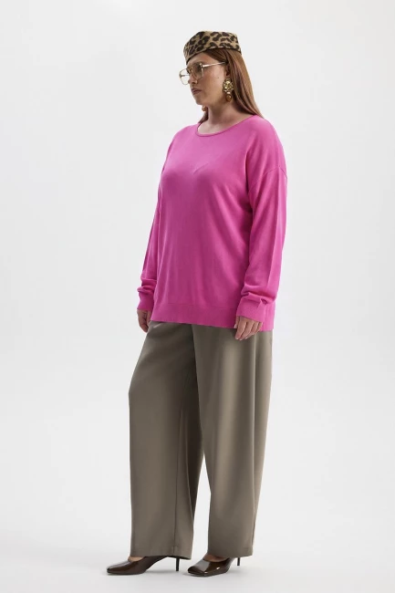 Джемпер с перемычкой и вырезом на спинке – фото – Plus Size 50–64 – Моно-Стиль