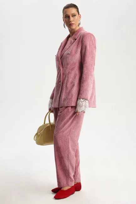 Жакет полуприталенного силуэта из вельвета