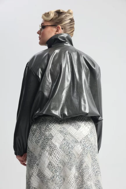 Бомбер из лаковой экокожи с кулиской