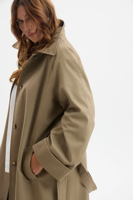 Тренч однобортный с рукавом реглан – фото – Plus Size 50–64 – Моно-Стиль