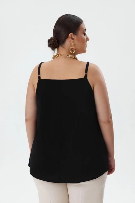 Черный топ из вискозного шелка на тонких лямках