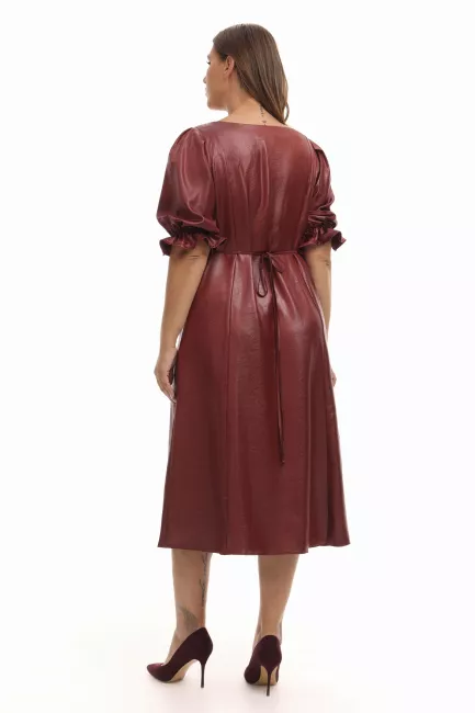 Платье с рукавом фонарик из ткани с эффектом лаке