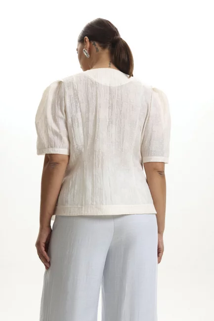 Блузка с коротким рукавом и фактурным рисунком