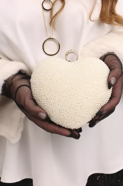 Белая сумка клатч в виде сердца с блеском