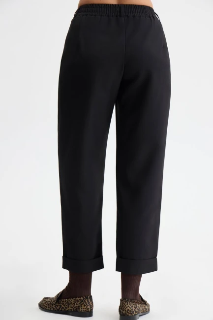 Джинсы бананы из черного денима – фото – Plus Size 50–64 – Моно-Стиль