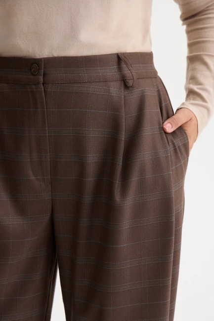 Брюки бананы в клетку – фото – Plus Size 50–64 – Моно-Стиль
