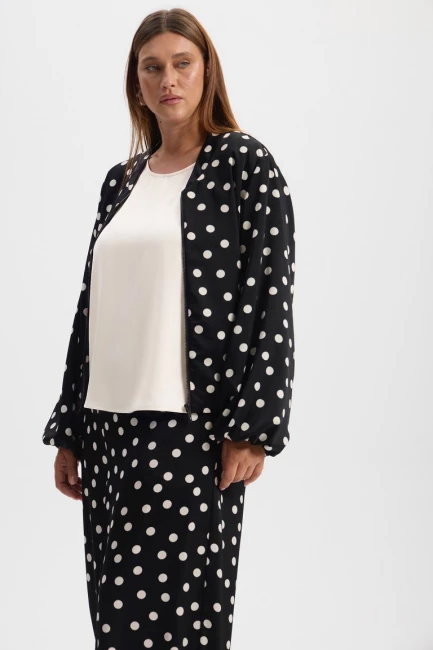 Бомбер из шелка с принтом горох – фото – Plus Size 50–64 – Моно-Стиль