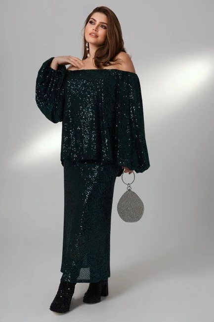 Блузка со спущенным плечом и пайетками на подкладке