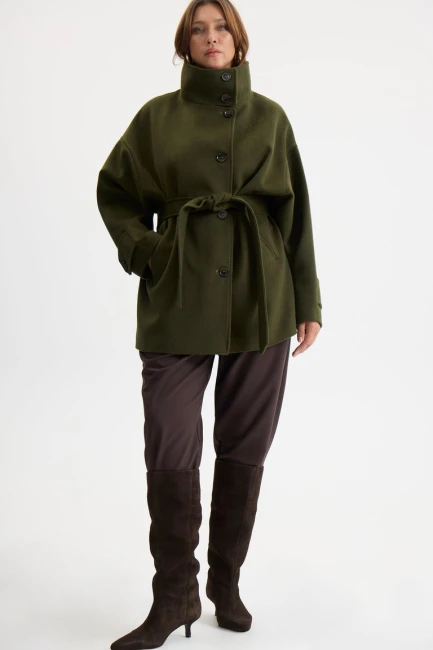 Полупальто с высоким воротником стойка – фото – Plus Size 50–64 – Моно-Стиль