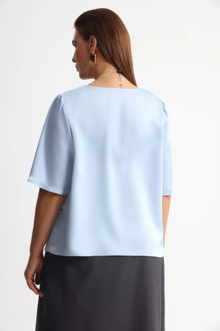 Блузка из поливискозы с коротким рукавом