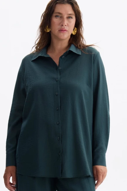 Блузка из жатого изумрудного тенселя – фото – Plus Size 50–64 – Моно-Стиль