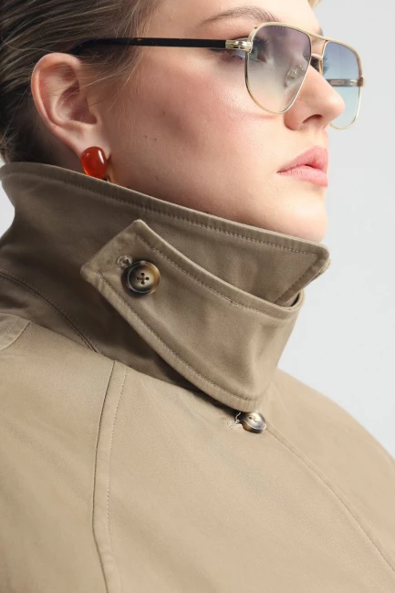 Тренч однобортный с рукавом реглан – фото – Plus Size 50–64 – Моно-Стиль