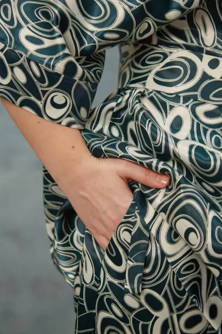 Брючный костюм с кимоно в стиле слип