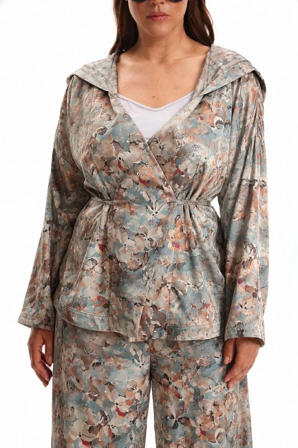 Блузка с капюшоном и голубым принтом – фото – Plus Size 50–64 – Моно-Стиль