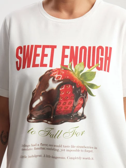 Футболка трикотаж с принтом клубника