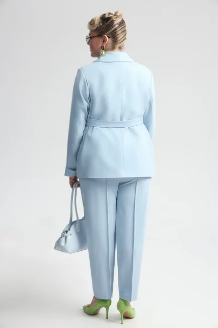 Жакет на запа́хе из костюмной ткани